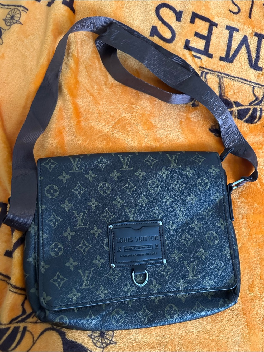 Inspired bag not authentic - Picture 2 of 7